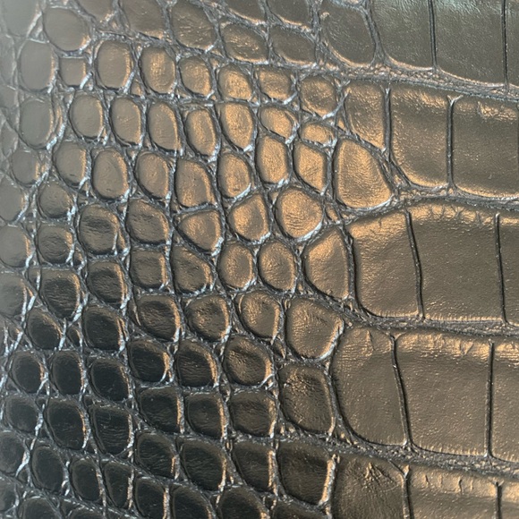 💫HP‼️💫 NWT Revolve AOTA “Elena” Vegan Leather Bucket Bag in Black - Picture 6 of 9